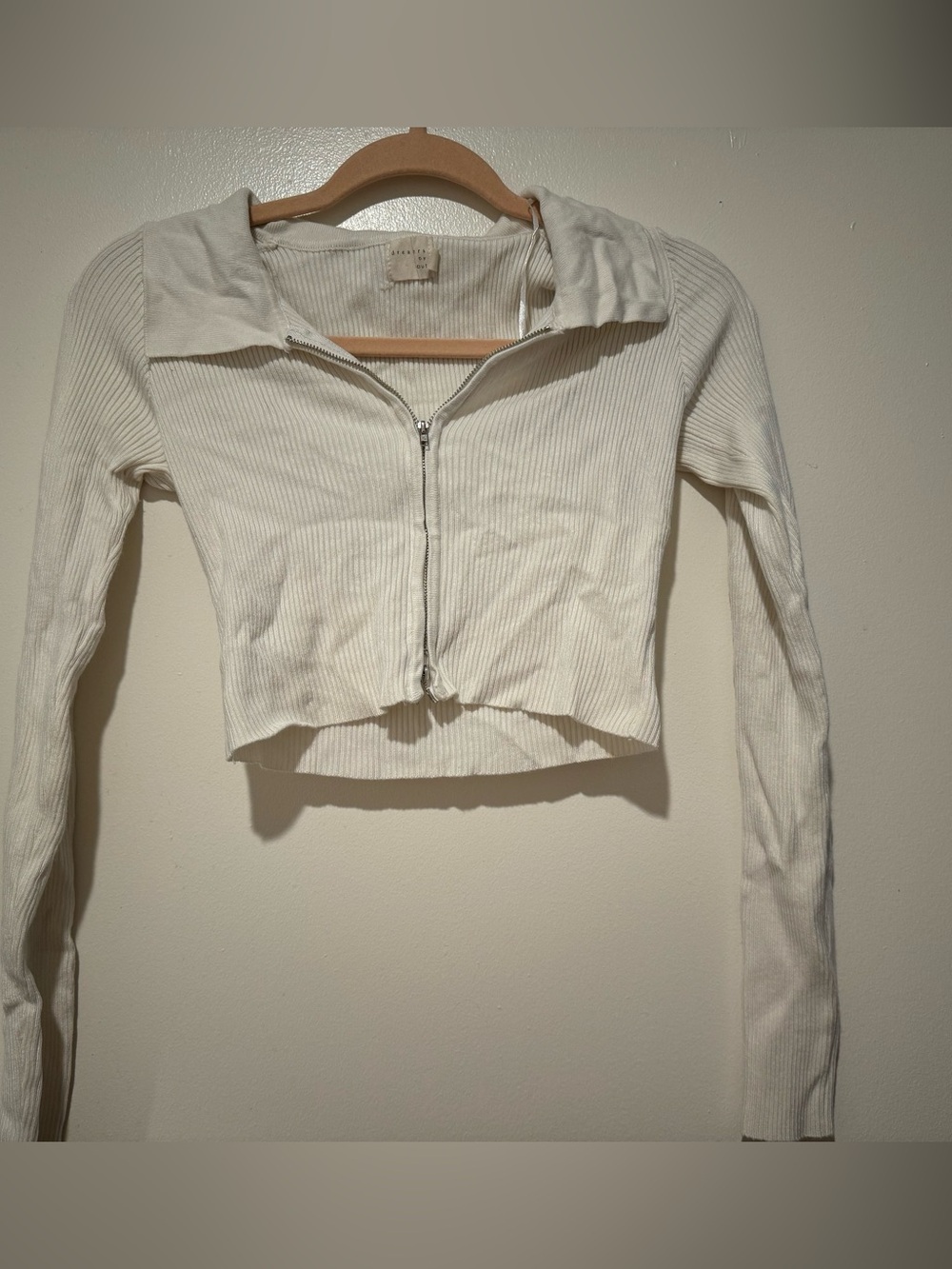 Ribbed Zip-Front Cropped Long-Sleeve Top - Cream